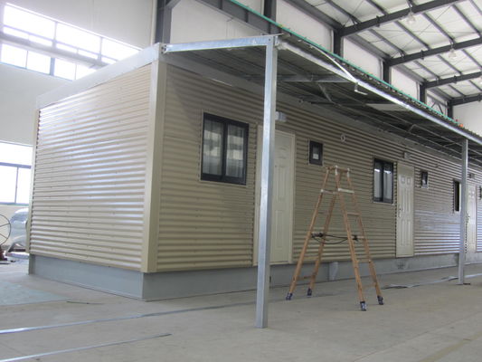 L'acciaio leggero completamente ha decorato le case modulari contemporanee gialle finite della Camera prefabbricata della cuccetta