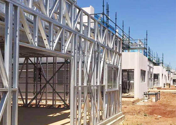 Villa prefabbricata economica con struttura in acciaio leggero e finestre scorrevoli in PVC